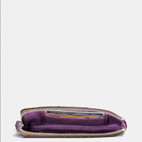 SOLD~ COACH Signature Canvas White/ Khaki Wristlet - Picture 4 of 8